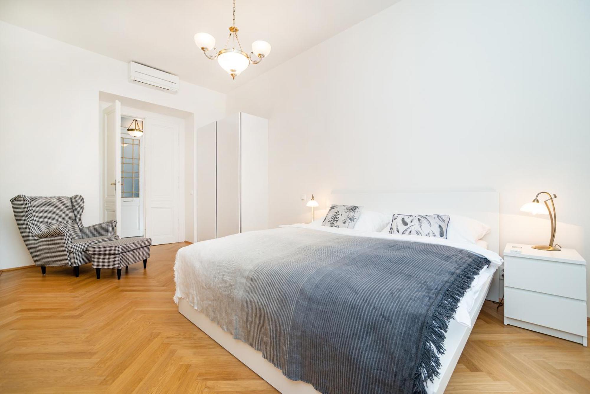 Quiet Apartment In The Old Town Прага Екстериор снимка